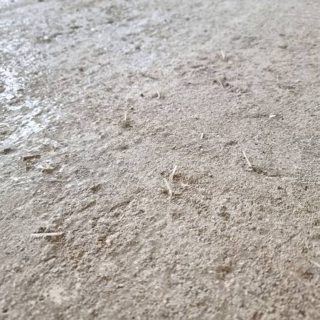Aljzatbeton erősítése szintetikus szálakkal