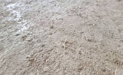 Aljzatbeton erősítése szintetikus szálakkal